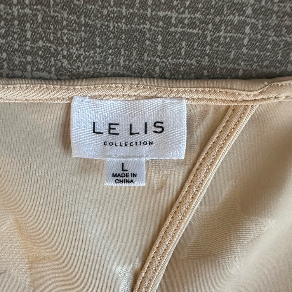 Le Lis Collection Backless Star Print Bodysuit – Tie Back – Beige/Nude – Size L - Picture 7 of 15
